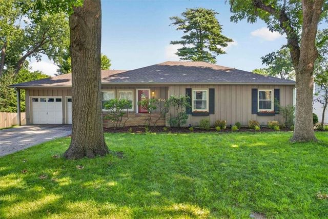5714 W 77th Terrace, Prairie Village, KS 66208