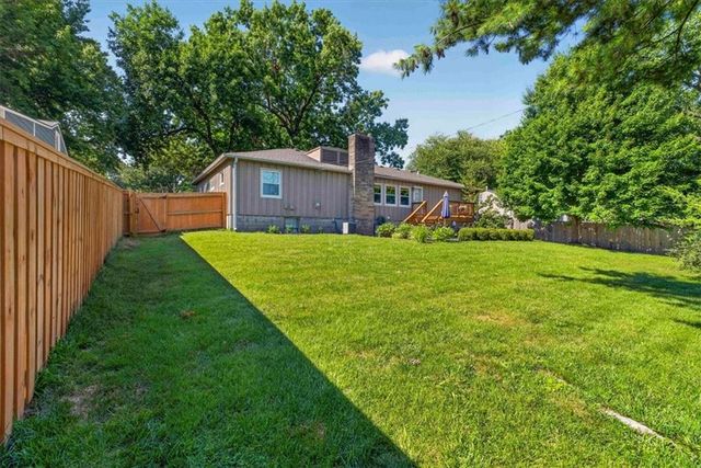 5714 W 77th Terrace, Prairie Village, KS 66208