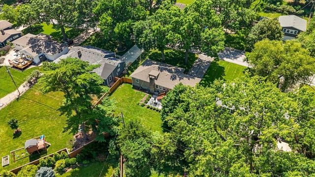 5714 W 77th Terrace, Prairie Village, KS 66208