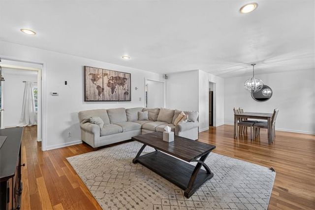5714 W 77th Terrace, Prairie Village, KS 66208