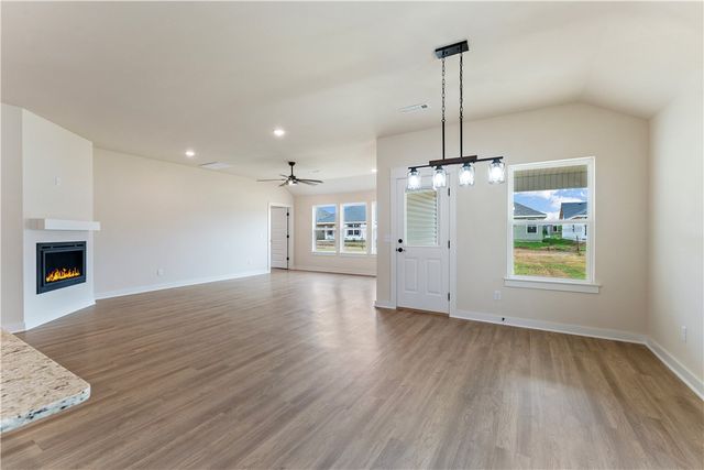 1712 Gerald Shay Road, Gentry, AR 72734