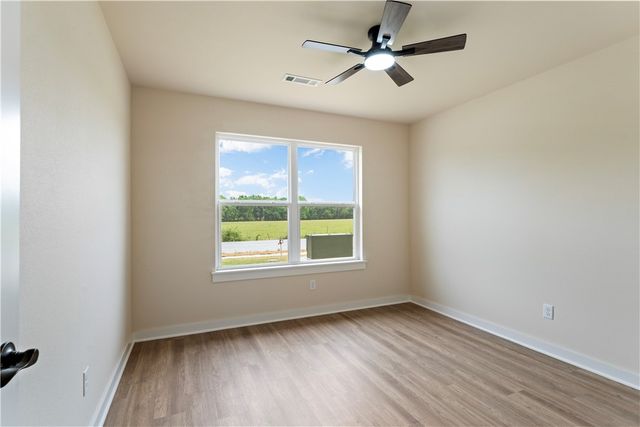 1712 Gerald Shay Road, Gentry, AR 72734
