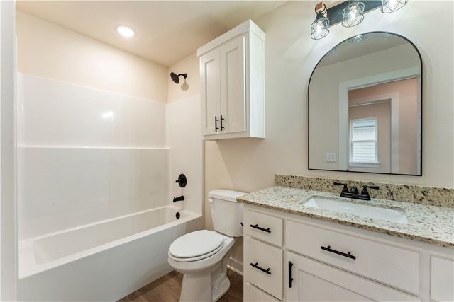 1712 Gerald Shay Road, Gentry, AR 72734