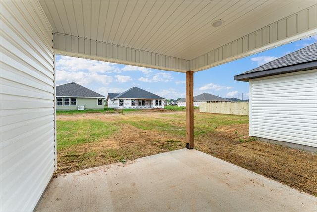 1712 Gerald Shay Road, Gentry, AR 72734