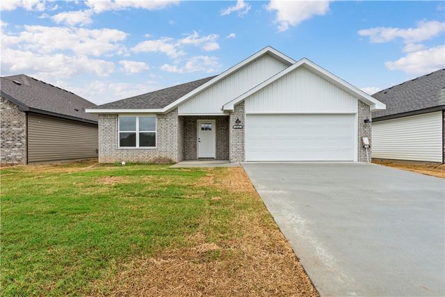 1712 Gerald Shay Road, Gentry, AR 72734