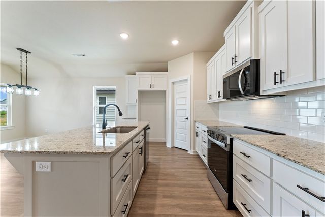 1712 Gerald Shay Road, Gentry, AR 72734