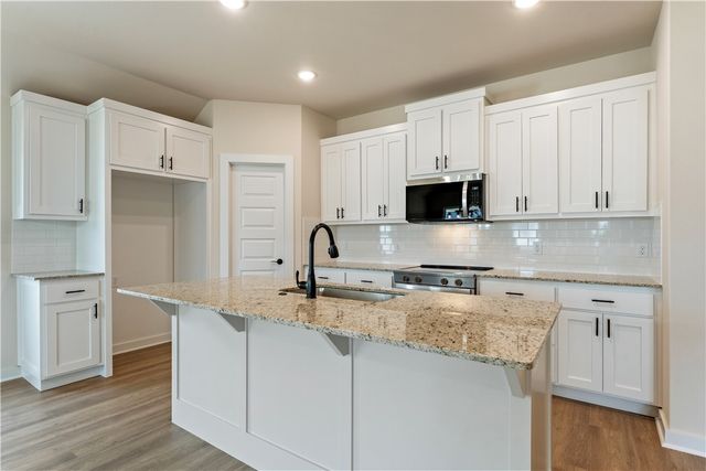 1712 Gerald Shay Road, Gentry, AR 72734