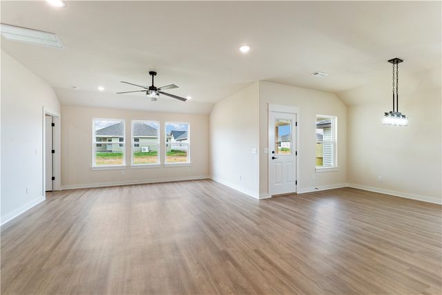 1712 Gerald Shay Road, Gentry, AR 72734
