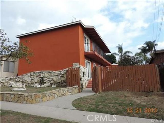 2156 Gaviota Avenue, Signal Hill, CA 90755