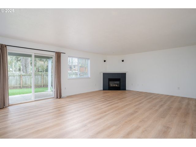 39380 AMHERST St, Sandy, OR 97055