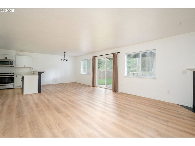 39380 AMHERST St, Sandy, OR 97055