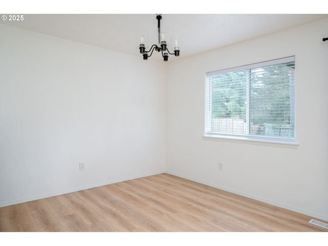 39380 AMHERST St, Sandy, OR 97055