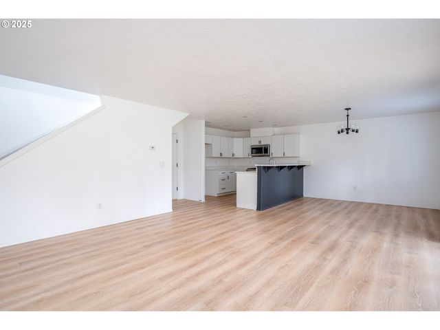 39380 AMHERST St, Sandy, OR 97055