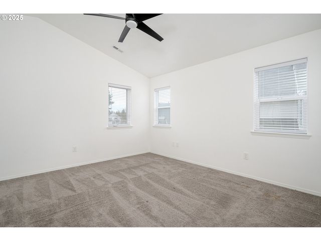 39380 AMHERST St, Sandy, OR 97055