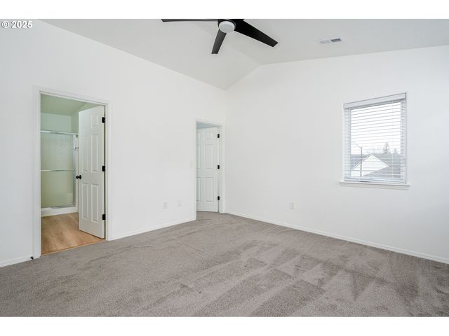 39380 AMHERST St, Sandy, OR 97055