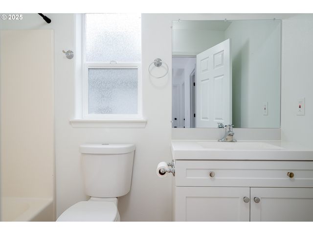 39380 AMHERST St, Sandy, OR 97055