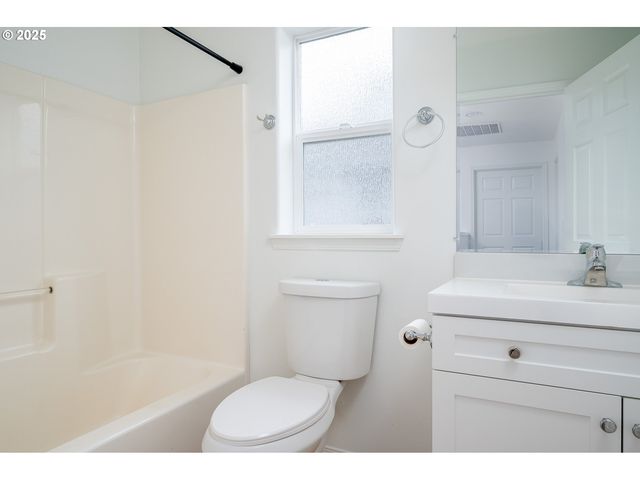 39380 AMHERST St, Sandy, OR 97055