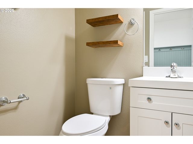 39380 AMHERST St, Sandy, OR 97055