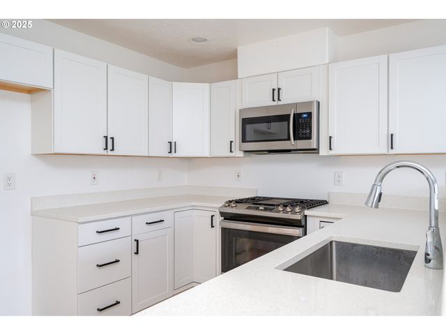 39380 AMHERST St, Sandy, OR 97055