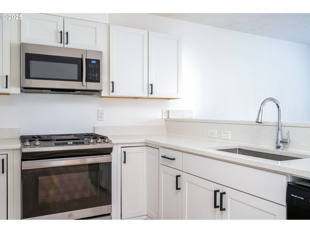 39380 AMHERST St, Sandy, OR 97055