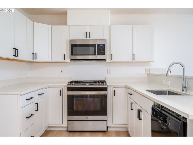 39380 AMHERST St, Sandy, OR 97055