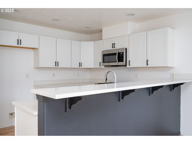 39380 AMHERST St, Sandy, OR 97055