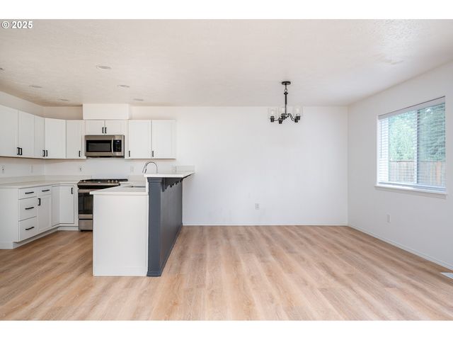 39380 AMHERST St, Sandy, OR 97055