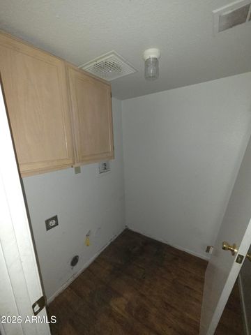 3855 W GREENWAY Road, Phoenix, AZ 85053