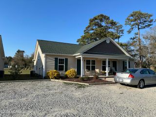 125 Oyster Lane, Hubert, NC 28539