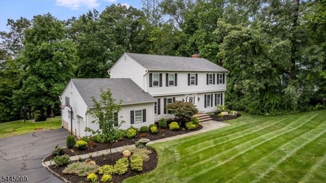 81 Poplar Dr, Hanover Twp., NJ 07950