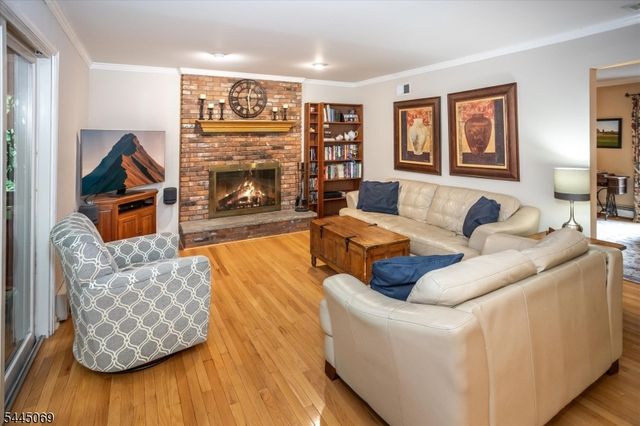 81 Poplar Dr, Hanover Twp., NJ 07950
