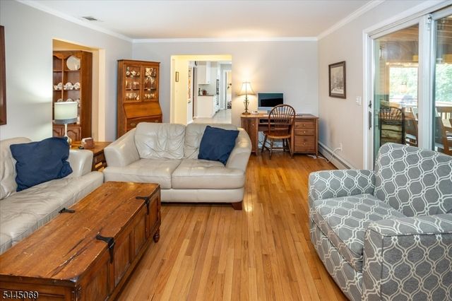 81 Poplar Dr, Hanover Twp., NJ 07950