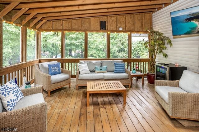 81 Poplar Dr, Hanover Twp., NJ 07950
