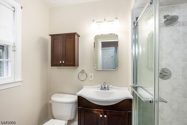 81 Poplar Dr, Hanover Twp., NJ 07950