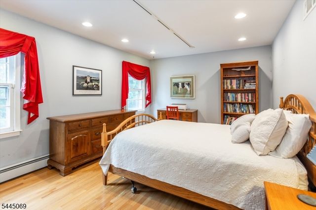 81 Poplar Dr, Hanover Twp., NJ 07950