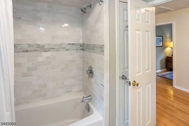 81 Poplar Dr, Hanover Twp., NJ 07950
