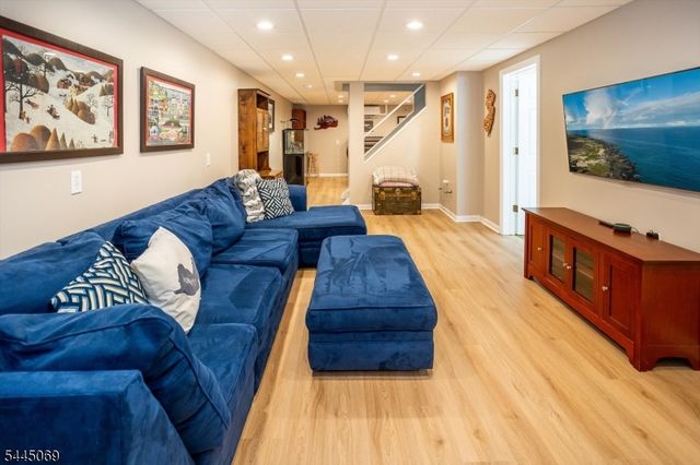 81 Poplar Dr, Hanover Twp., NJ 07950