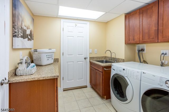81 Poplar Dr, Hanover Twp., NJ 07950
