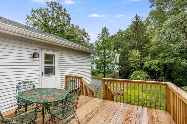 81 Poplar Dr, Hanover Twp., NJ 07950