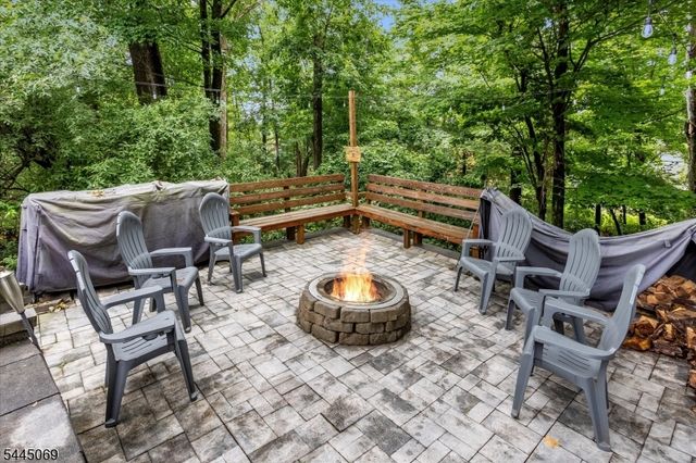 81 Poplar Dr, Hanover Twp., NJ 07950