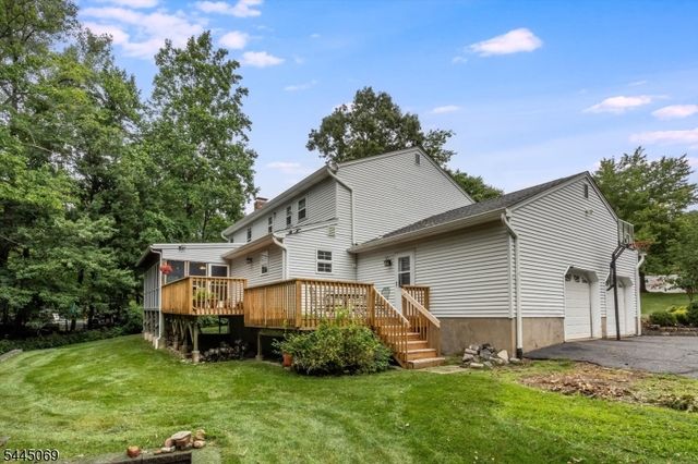 81 Poplar Dr, Hanover Twp., NJ 07950