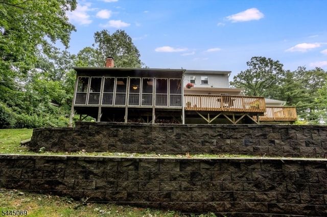 81 Poplar Dr, Hanover Twp., NJ 07950
