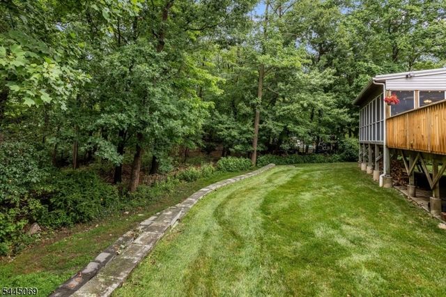 81 Poplar Dr, Hanover Twp., NJ 07950