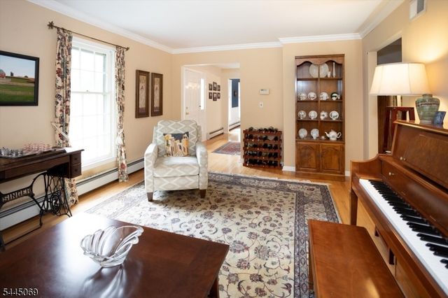 81 Poplar Dr, Hanover Twp., NJ 07950