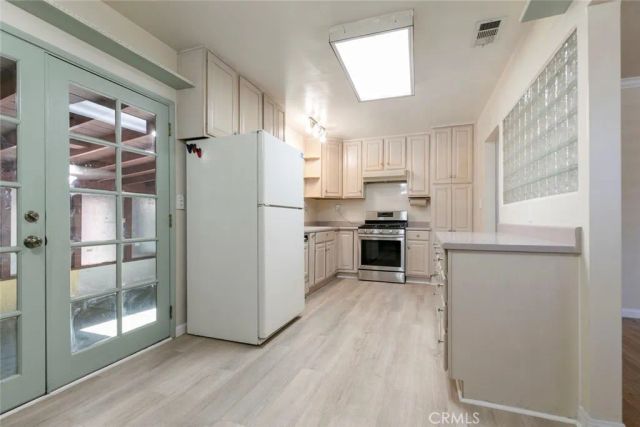 10706 Rhodesia Ave., Sunland, CA 91040