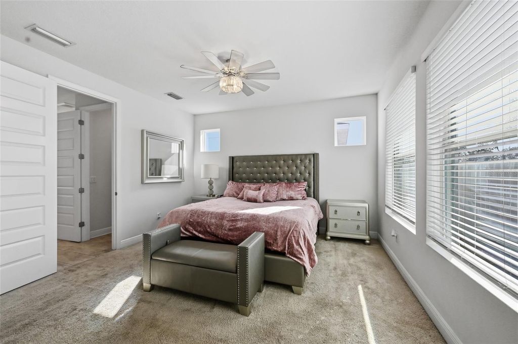 Image 18 of property listing at 5542 SPANISH MOSS COVE, Bradenton, FL 34203