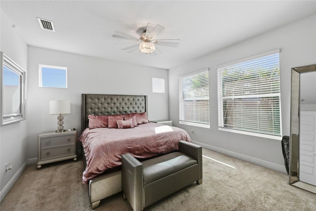 Image 19 of property listing at 5542 SPANISH MOSS COVE, Bradenton, FL 34203