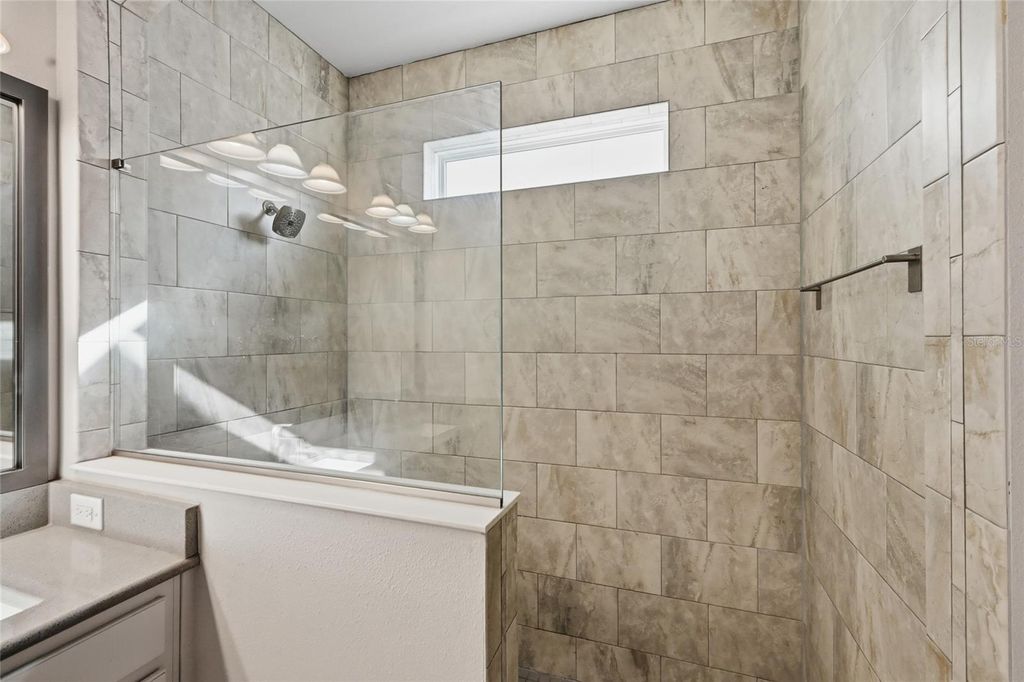 Image 20 of property listing at 5542 SPANISH MOSS COVE, Bradenton, FL 34203