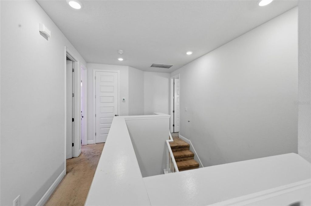 Image 25 of property listing at 5542 SPANISH MOSS COVE, Bradenton, FL 34203