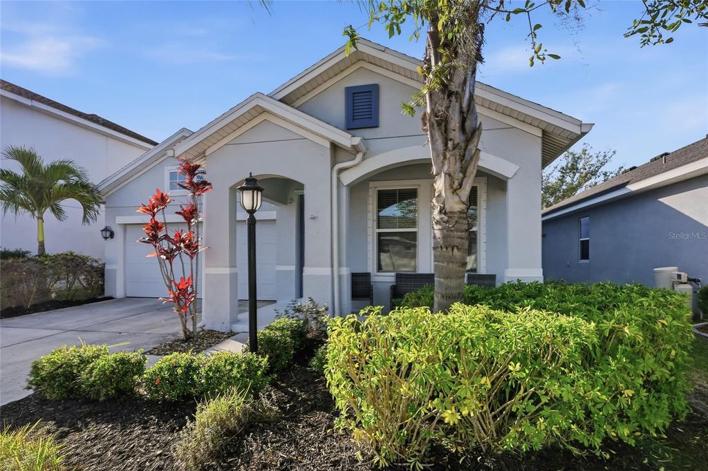 Image 4 of property listing at 5542 SPANISH MOSS COVE, Bradenton, FL 34203